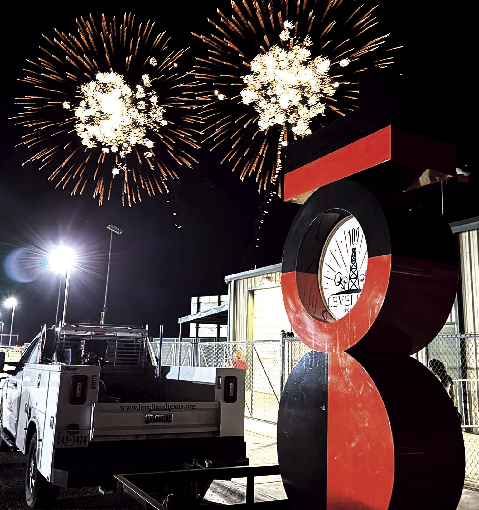 The City of Levelland held its Centennial Celebration “Mosaics in the Sky” Fireworks Show on Saturday night at Oxy Sports Complex on Equalizer Road. Vendors, food trucks and area residents joined in the enjoy a spectacular display of fireworks presented by Renegade Wireline Services.