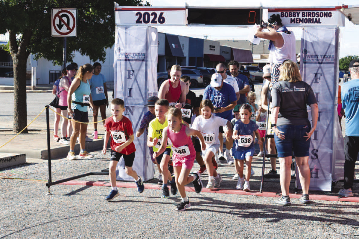 RUN THE MOSAIC - 1 Mile Kids' Run participants take off at 9 a.m. sharp during the Bobby Birdsong Memorial Mosaic Run. (Staff photo)