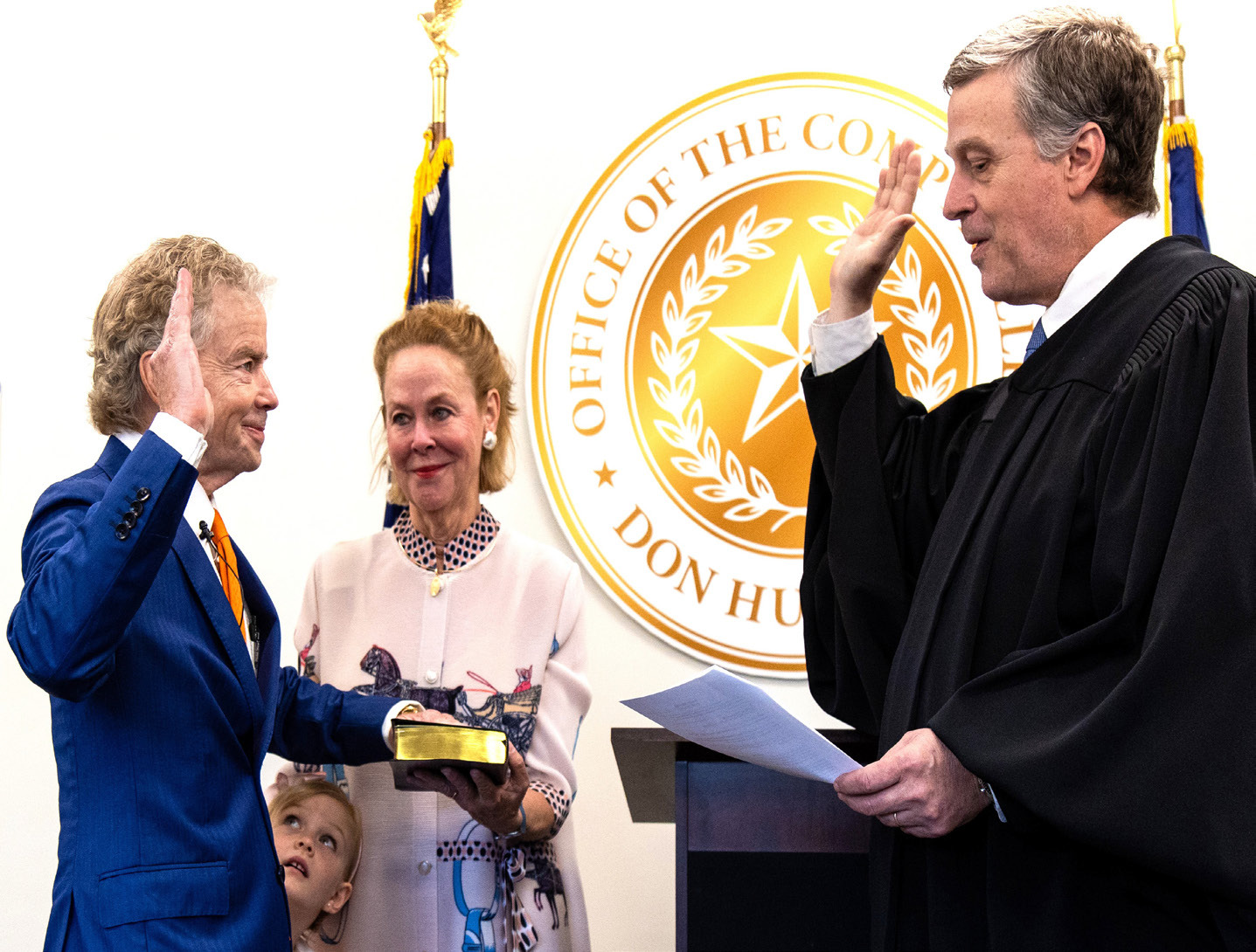 Huffines sworn in as comptroller