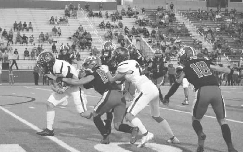 STRONG RUN - Levelland running back Jake Potter ran the ball well against the Borger defense dragging multiple defenders on his way. (Staff photo by Aalijah Soliz)