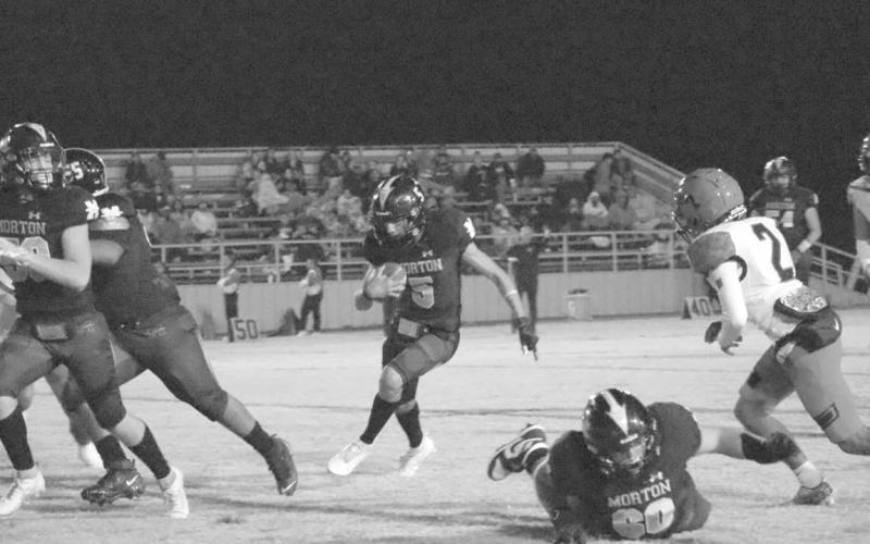 OPEN FIELD - Morton wide receiver Alex Lopez caught the ball off a screen pass to grab some much needed yards this Thursday night. (Staff photo by Aalijah Soliz)
