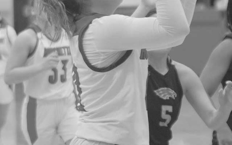 SHORT JUMPER- The Roughettess overwhelmed the Seagraves Lady Eagle 61-26 in Sundown last Tuesday. Kaydence Loftin short jumper off the fast break. (Photo Courtesy of Chris Bratcher)