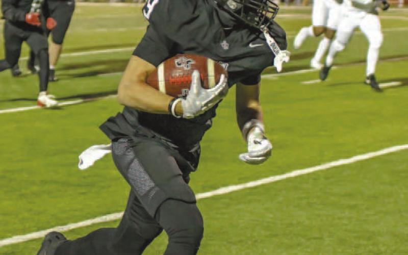 MAKING BIG PLAYS - Lobo Kysen Niblett found open space after a sure-handed grab during the Lobos matchup against the Liberty Patriots. The Lobos will be facing off against the Seminole Indians, Thursday in Denver City with a kickoff time of 7 p.m. (Staff photo by Dom Puente)