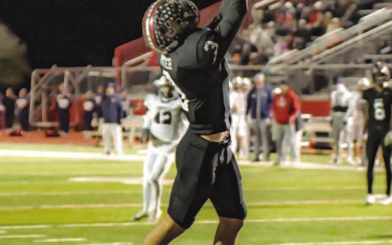 SCORINGTHREAT - Levelland Lobo Gage Potter had multiple scores during Friday nights matchup against the Liberty Patriots at home during senior night. The Lobo offense found their rythm putting up 41 points in the overtime win. (Staff photo by Dom Puente)