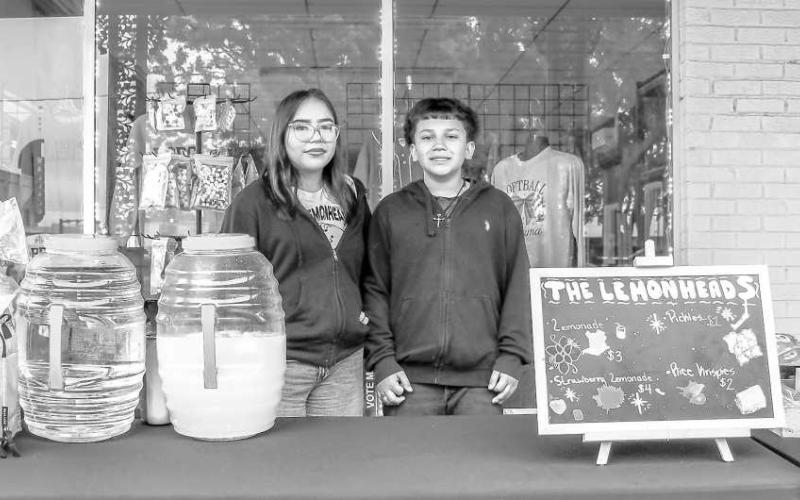 TASTE THE SUNSHINE - Pictured is Elizabeth and Ruben Tienda who served their fresh lemonade this past Saturday during Main Streets Lemonade Day. (Staff photo by Hannah Woodrum)