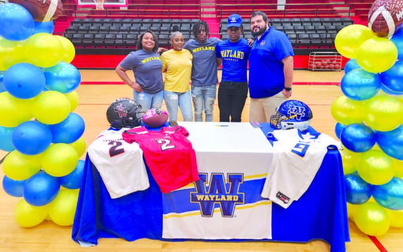 Levelland athlete Ladarian Jordan signed with the Wayland Baptist football program Thursday. Pictured from L-R are: Zoe Jordan, Lace Johnson, Elijah Jordan, Ladarian Jordan and Wayland Baptist Assistant Coach Marcos Hinojos Jr. (Staff Photo by Dom Puente)