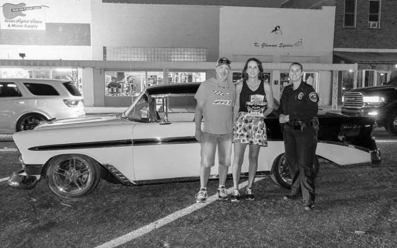 CRUISE WINNER - Pictured is Cody and J’Lyn Poage with LPD Chief Erica O’Bryon after receiving an award during the Thunder on the Plains Cruise. (Photo courtesy of J. Conrad Photography)