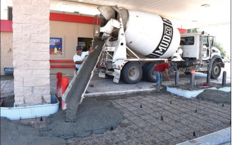 LAYING CEMENT