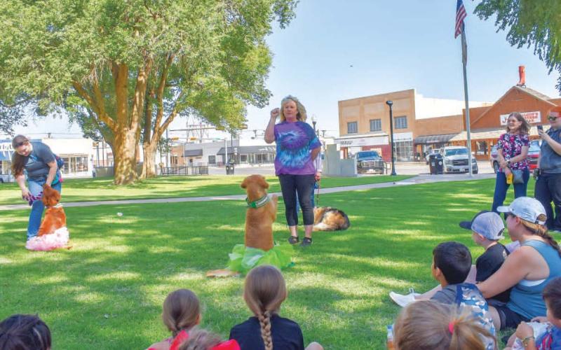 PAWS WITH BIG HEARTS - The Hockley County Library Reading Program introduced the “Rocking Paw” to their reading program students where the trainer instructed the dogs to perform tricks. Children where able to meet the medical dogs, pet them and parents took photos of their children interacting with the medical dogs. The reading program is continuously holding events every Wednesday for community families and children to enjoy as the summer progresses. (Staff photo by Emily Campos)