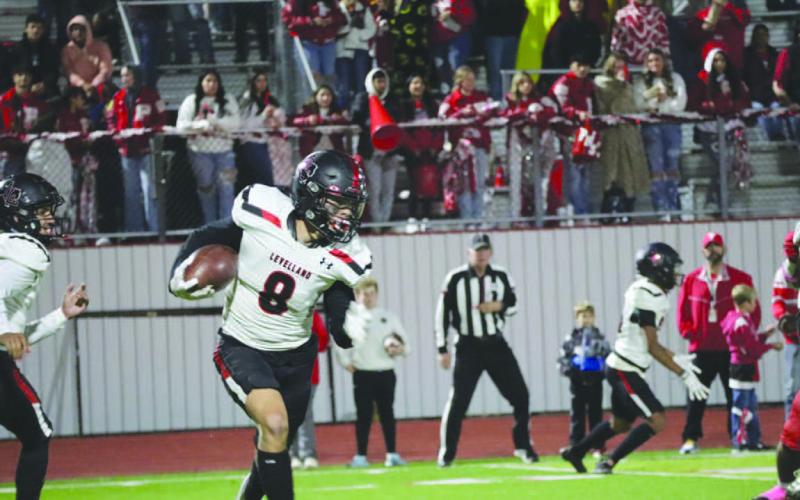 RUN - Levelland wide receiver Kaden Brogden ran the ball off of a jet sweep during the teams loss against Perryton last Friday. (Staff photo by Aalijah Soliz)