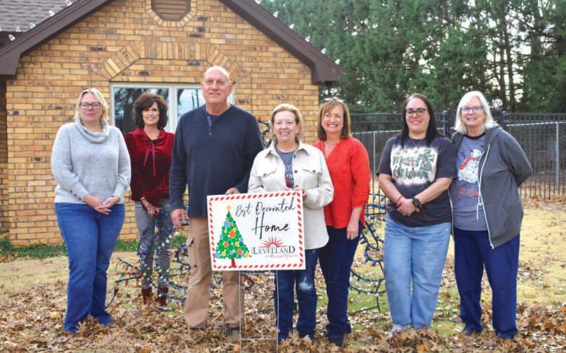 YARD WINNER - Johnny and Rhonda Fietz was one of the winners of Keep Levelland Beautiful annual Best Decorated home of the month contest for the 2023 holiday season. Pictured from left to right Kelly Hancock, Cristal Issacs, Home owners Johnny and Rhonda Fietz, Tammy Franklin, Janie Morales and Donna Wheeler. Awards were presented the week before Christmas.(Staff photo by Emily Campos)