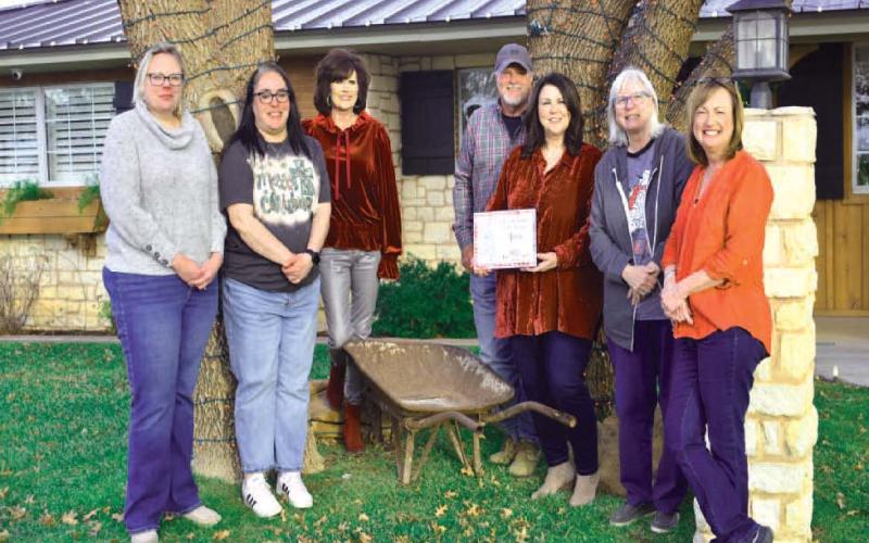 HONARABLE MENTION - Kurt and Kelli Martin won honarable mention of Keep Levelland Beautiful annual Best Decorated home of the month contest for the 2023 holiday season. Pictured from left to right Kelly Hancock, Janie Morales, Cristal Isaacks, Home owners Kurt and wife Kelli Martin, Donna Wheeler and Tammy Franklin. Awards were presented the week before Christmas.(Staff photo by Emily Campos)
