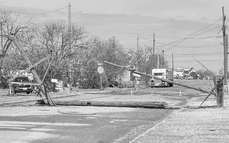 DESTROYED POWER POLES – One of the bigger issues facing the community of Levelland has been the lack of power due to the Wednesday morning storm. The majority of Levelland was without power following the storm. Excel crews have been working tirelessly around the clock to bring power back to the residents of Levelland. As of Thursday night, the majority of Levelland has had power restored. Pictured are shattered power poles along 2nd Street. (Staff photo by Dom Puente)