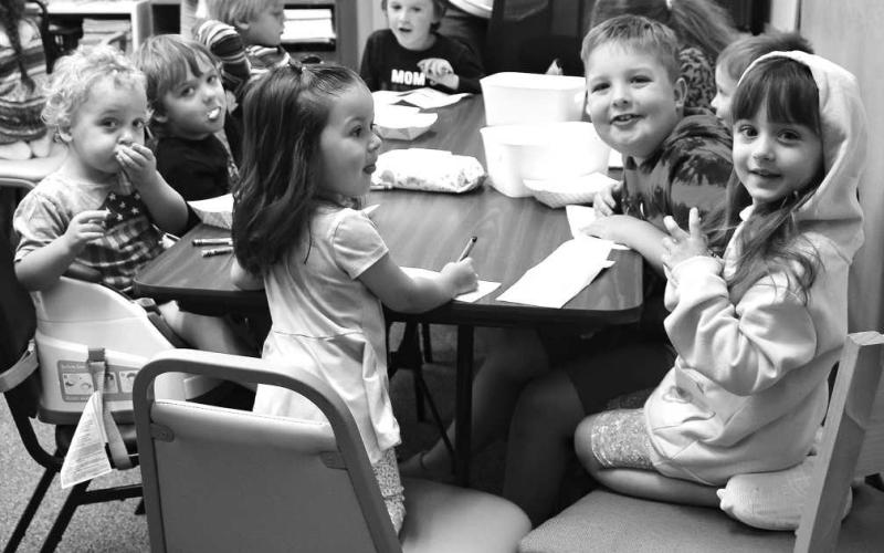 FUN AT THE LIBRARY- The Hockley County Library Summer Program had there bagels and drawing event on Wednesday at the library in downtown Levelland. The children that participated in Wednesday’s event drew pictures and had bagels for breakfast. The program continues to see positive numbers in community involvement with their summer program. (Photo Courtesy of Emily Campos)