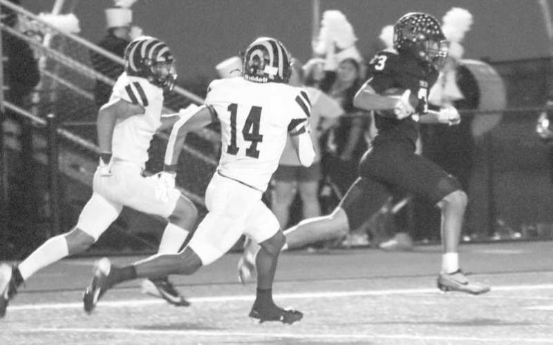 TOO FAST - Lobo Gage Potter outran the defense for his touchdown catch last Friday against the Tigers at home for their last non-district matchup. (Staff photo by Aalijah Soliz)