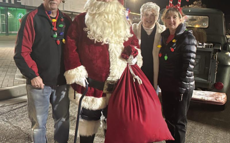 SANTA’S ARRIVAL– Mr. and Mrs. Santa Claus arrived in style in the 2022 Lighted Christmas Parade in a 1955 Chevrolet truck, owned by Jackie and Lindy Williams of Levelland. Mr. and Mrs. Santa Claus greeted more than 100 children braving the cold weather to see him. (Staff Photo by DeeLaine Ruiz)