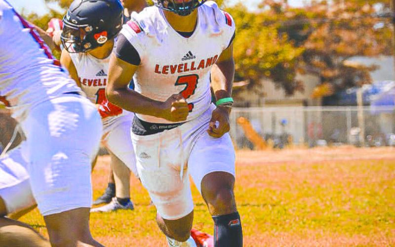 MOTION - Levelland Lobo Noah Tienda motioned behind his offensive line this past Monday during twoa- day drills held at the Levelland High School. (Staff photo by Aalijah Soliz)