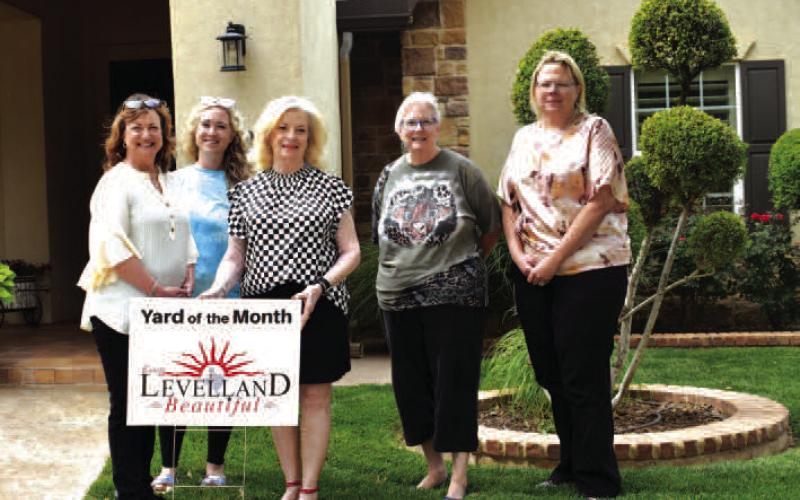 JUNEYARD OFTHE MONTH - Keep Levelland Beautiful recgonized Dixie Price’s yard located at 13 Crockett Circle for yard of the for June. Pictured from left to right are: Tammy Franklin, Kati Moody, Dixie Price home owner, Donna Wheeler and Kelly Hancock. (Staff photo by Emily Campos)