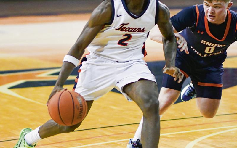 WARE ON THE DRIVE - South Plains College redshirt freshman guard Deion Ware drives to the basket during their game against Snow College this past Thursday night at the Texan Dome. (Staff photo by Jentezen Smith)