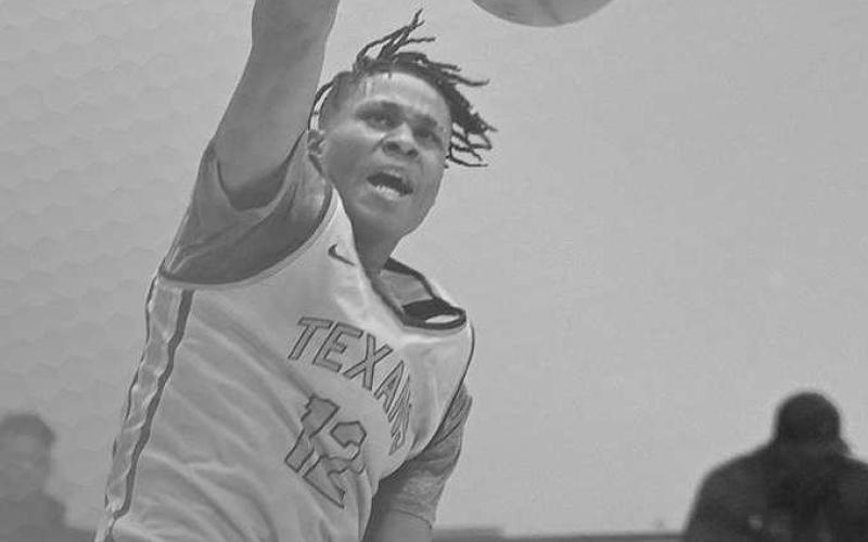 COLEMAN DUNK- The South Plains College men’s basketball team won its fifth straight contest, clipping Dallas College-North Lake 83-81 Last Saturday at the Texan Dome. Christian Coleman finished the game with 12 points, five rebounds, three assist and two steals. (Photo Courtesy of Jordan Irvine)