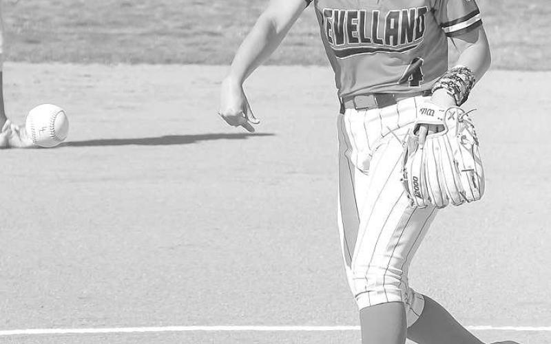 ON THE HILL- Loboette took down Snyder Lady Tigers in doubleheader at Levelland High School. Game one went to the Loboettes, 11-6. In game two the Loboettes completed the sweep, 133. Natalie Coronado got the start ans she lasted two and two thirds surrendering four earned runs on three hits. Coronado also struck out one and walked two. (Staff Photo by Dom Puente)