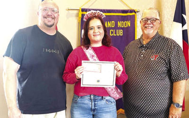 NOON LIONS CLUB SCHOLARSHIP -Whiteface 2026 graduate Aubrey Sonnenburg was recently presented a scholarship from the Levelland Noon Lions Club. (Levelland Noon Lions Club photo)