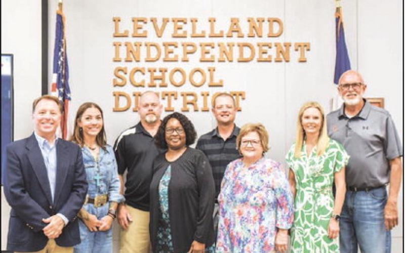LISD Board welcomes incumbents, incoming member