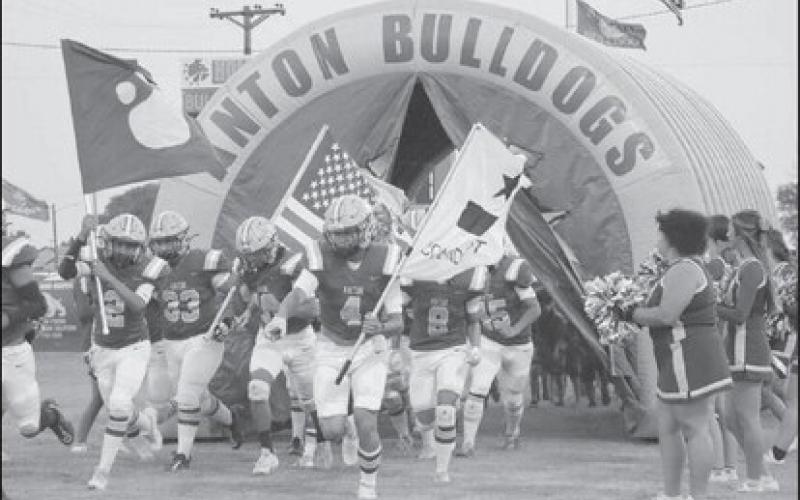 Anton falls to Hart on Homecoming, 27-20