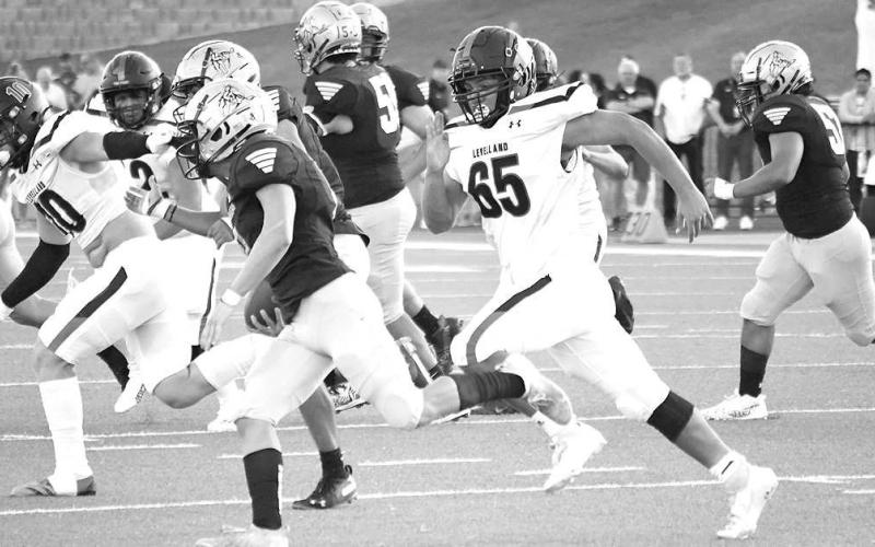 DEFENSEONTHEMOVE- The Levelland Lobos fell to 0-3 after a road loss last Thursday against the Lubbock High Westerners, 21-14. The Lobos’ defense is pictured chasing down a Lubbock High ball carrier. The Lobos will welcome the Estacado Matadors in to town for homecoming next Friday. (Photo Courtesy of Dom Puente)