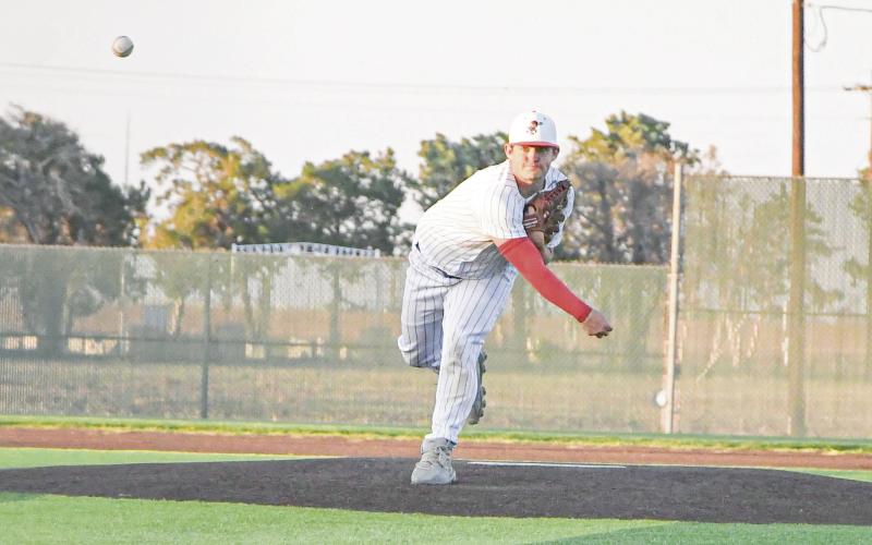 WINNING PITCHER - Sundown’s starting pitcher Rian Rose delivers a pitch during their second game against Seagraves this past Tuesday night at Sundown High School. Rose would be the winning pitcher, tossing all four innings. (Staff photo by Jentezen Smith)