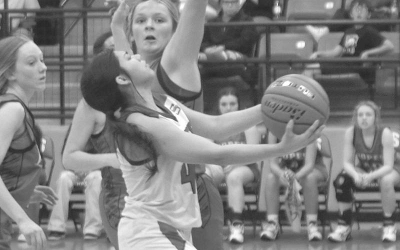 Roughettes out duel Lady Eagles, 53-44