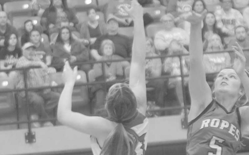 Roughettes out duel Lady Eagles, 53-44