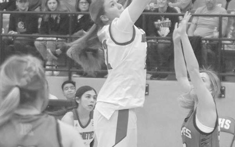 Roughettes out duel Lady Eagles, 53-44