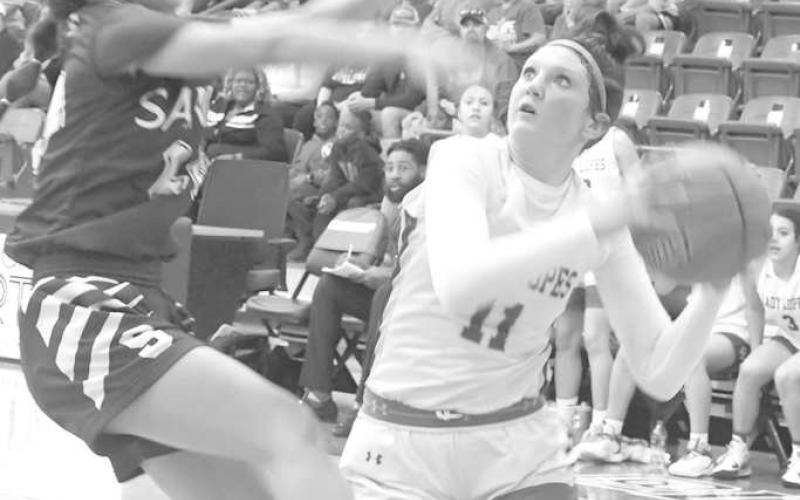 Roughettes out duel Lady Eagles, 53-44