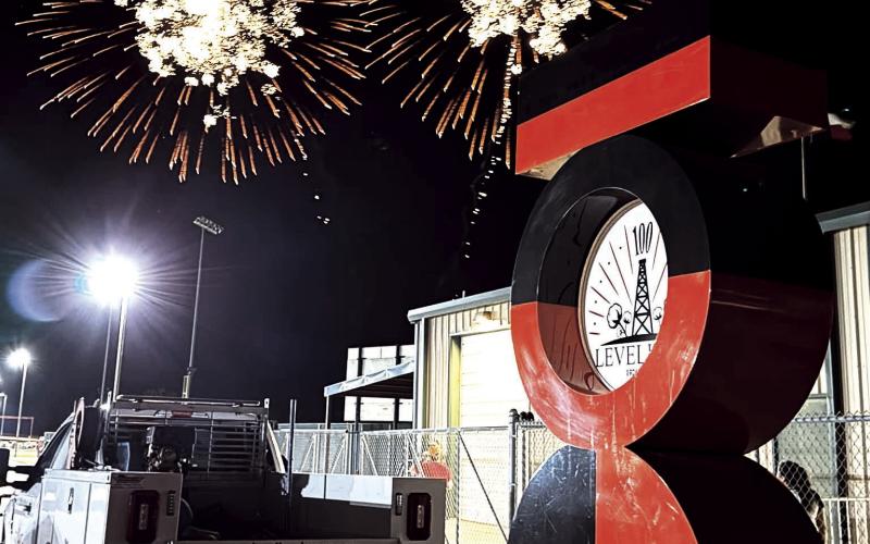 The City of Levelland held its Centennial Celebration “Mosaics in the Sky” Fireworks Show on Saturday night at Oxy Sports Complex on Equalizer Road. Vendors, food trucks and area residents joined in the enjoy a spectacular display of fireworks presented by Renegade Wireline Services.