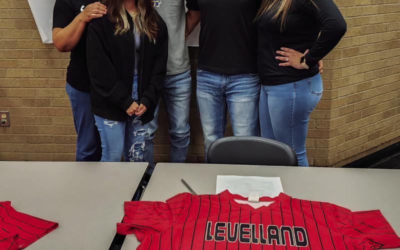 PENA SIGNS- Levelland Lobo baseball player Joel Pena signed with Wayland Baptist this week at Levelland High School. Pictured from left to right are: Maria Pena, Jasmine Mendoza Joel Pena, Nolberto Pena and Jami Pena. (Staff Photo by Dom Puente)