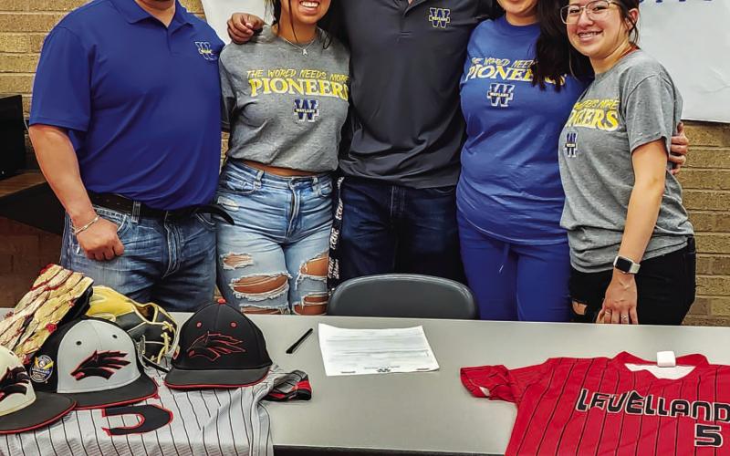 CERVANTEZ SIGNS- Levelland Lobo baseball player Alex Cervantez signed with Wayland Baptist this week at Levelland High School. Pictured from left to right are: Anthony Cervantez, Audri Cervantez, Alex Cervantez, Michelle Cervantez and Ali Cervantez. (Staff Photo by Dom Puente)