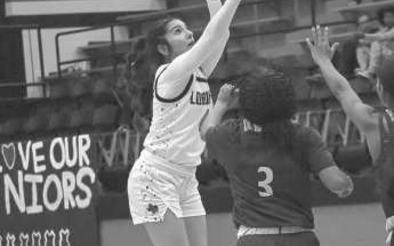Roughettes rout Tahoka 40-33 in basketball district play