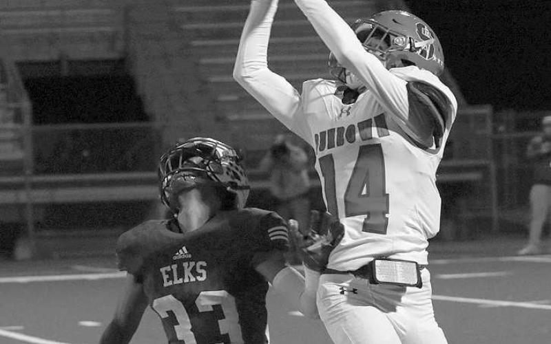 ATHLETIC CATCH- Roughneck Koy Torres made an athletic catch over a Stratford defender. The Sundown Roughnecks’ football season came to an end Thursday night in Hereford with a 49-8 loss to the defending Division 2 State Champion Stratford Elks. (Photo Courtesy of Chris Bratcher)