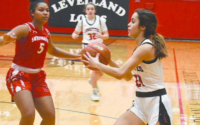 Loboettes dismantle Lady Mustangs