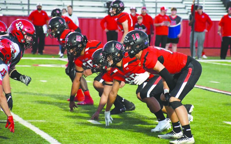 SCORELESS SECOND- The Lobos’ defense kept Borger off the second quarter and helped Levelland build a 14-7 halftime lead. Levelland defeated Borger 28-21 for their first district win. The Lobos are 1-2 in district play and will travel to Seminole Friday. Kick-off is set for 7 p.m. (Staff Photo by Dom Puente)