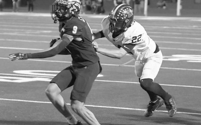 DEFENSE - Levelland Lobo Eli Randol got his hands on the Seminole ballcarrier this past Thursday on the road during the team’s playoff game. (Staff photo by Dom Puente)