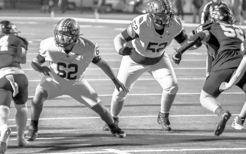 QUICK FEET - Levelland Lobos Casen Potter and Zarian Valderas blocked the Seminole pass rush this past Thursday in Denver City during the team’s playoff game. (Staff photo by Dom Puente)