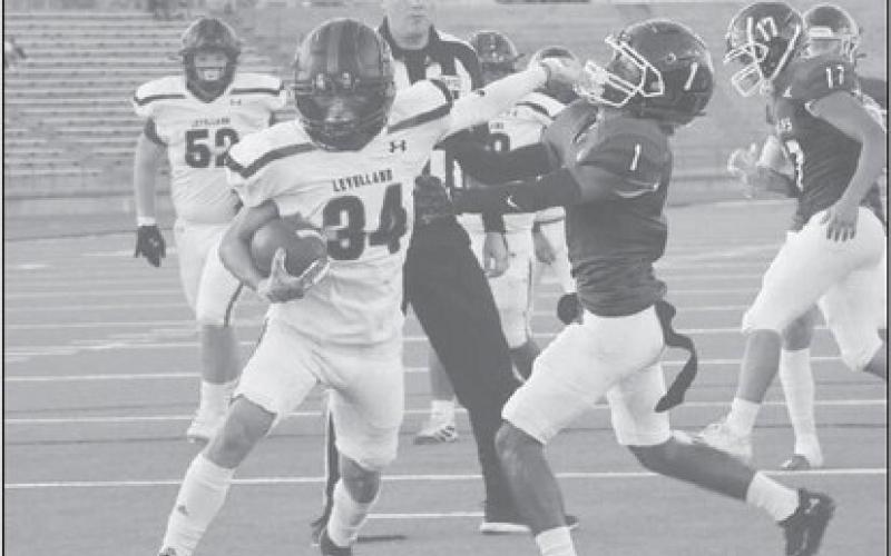 Lobos take down Chiefs, 32-13