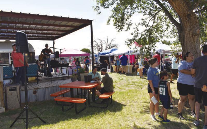 FARMERS MARKET – Vendors and food trucks came out on Saturday for the Levelland Farmers Market. The market had something for everyone including handmade crafts, fresh produce, breads, treats and live music by Reese Payton. (Staff photo)