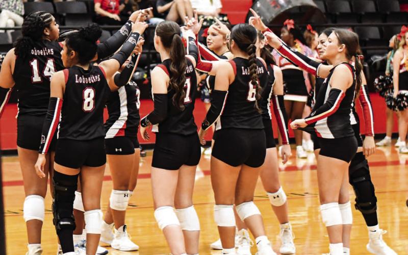 HANDS IN – The Levelland Loboettes volleyball team huddles up and puts their hands in for a breakout during a match at home against Abernathy this past Tuesday. (Staff photo by Jentezen Smith)