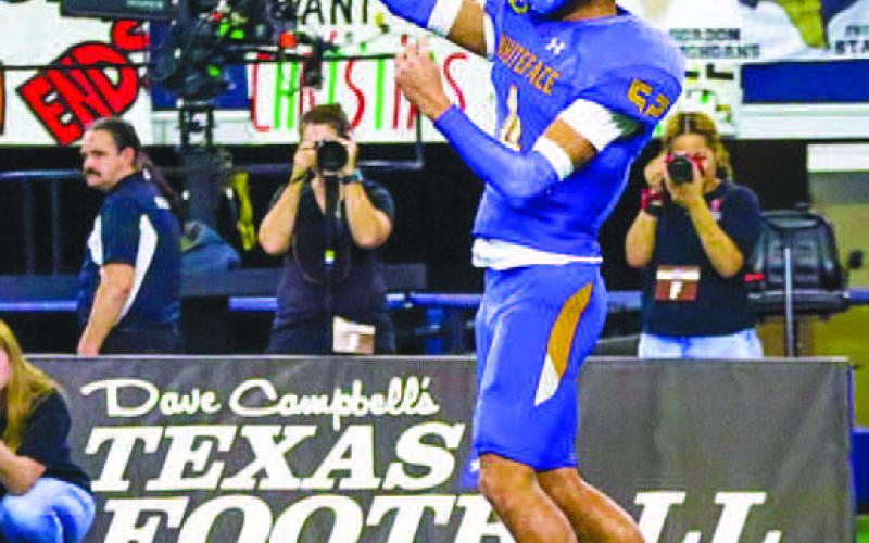 DUMP OFF PASS - Whiteface Antelope Jeremiah Rendon threw the pass over the middle to pick up the first down in the team’s last game of the season in Dallas. (Staff photo by Aalijah Soliz)
