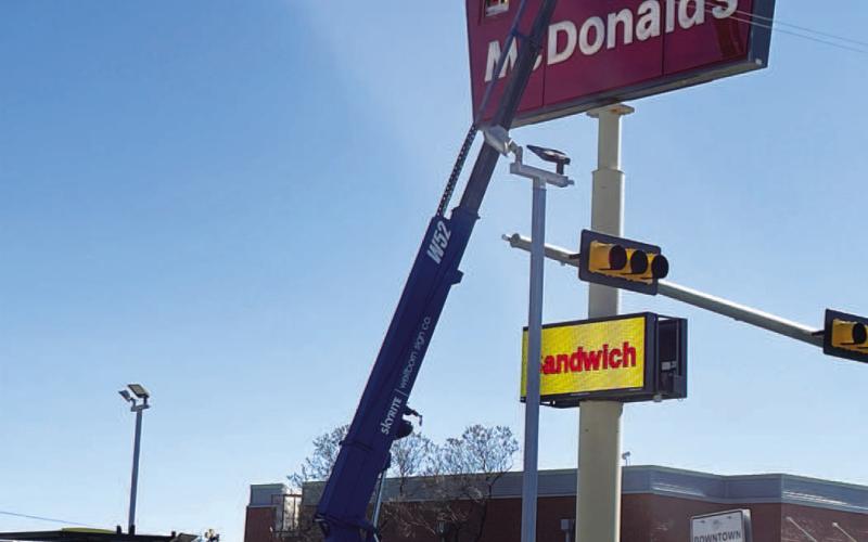 GOLDEN ARCHES– McDonalds of Levelland had its golden arches repaired with new lights recently by Skyrite. Pictured in the bucket are: Jon Stigger and Johnny Jobe, both sign techs of Lubbock. (Staff Photo by DeeLaine Ruiz)