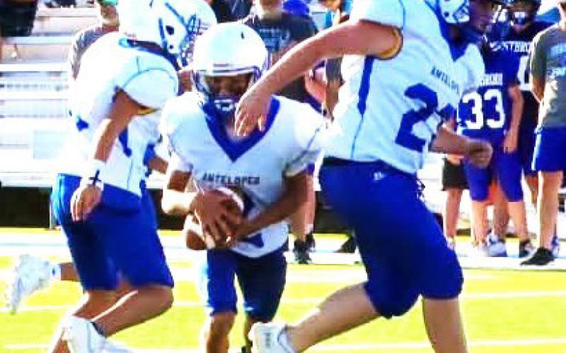 Whiteface Zayden Hinostroza on the move to run the ball. (Whiteface CISD photo)