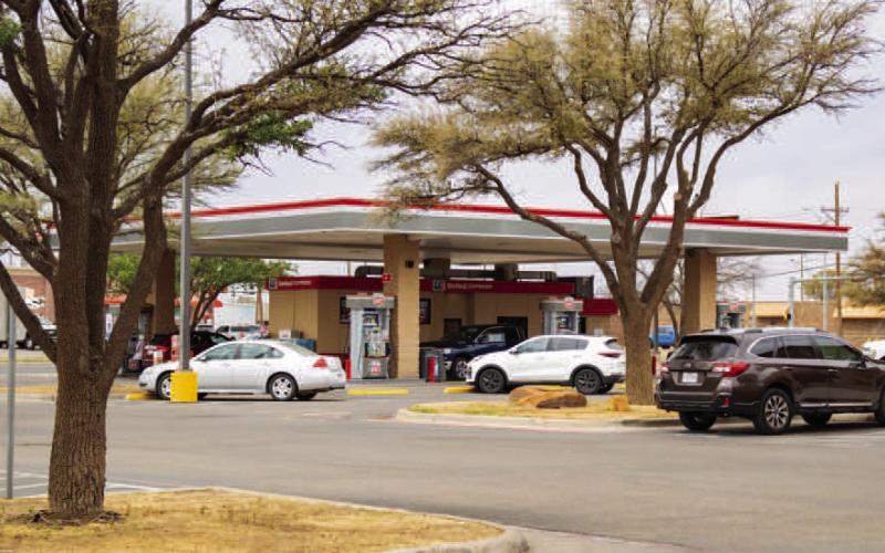UPGRADES COMING— United Supermarkets located at 511 College Ave. along with the gas pumps that are set to be upgraded within the upcoming weeks. (Staff photo by Eric Venkastan)